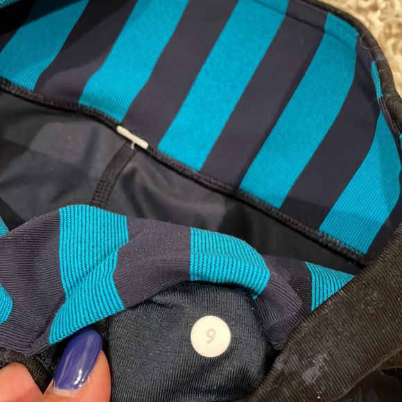 Lululemon CLOSET CLEAN OUT! Leggings size 6 - Picture 3 of 4